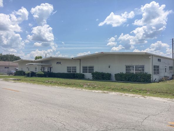 Free-Standing Office/Warehouse: 2709 NE 20th Way, Gainesville, FL 32609
